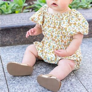 NWT Mabel & Honey flower romper